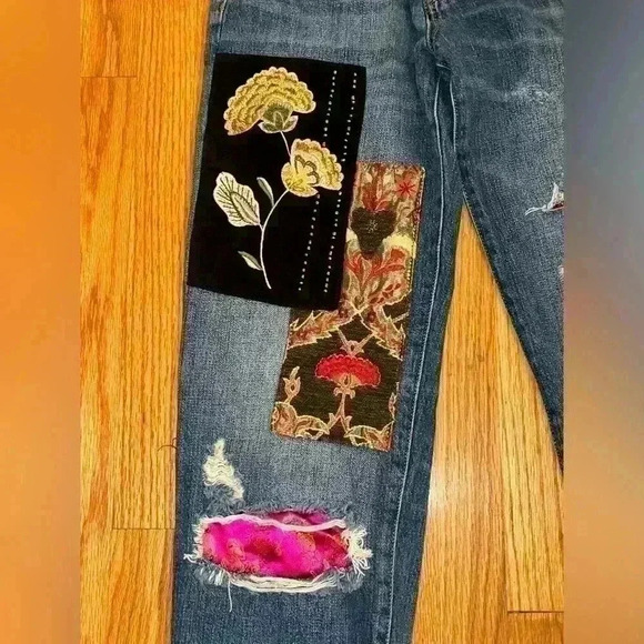 Free People Lux Embellished & Patch Boyfriend Jeans - Size 25 - Picture 15 of 16